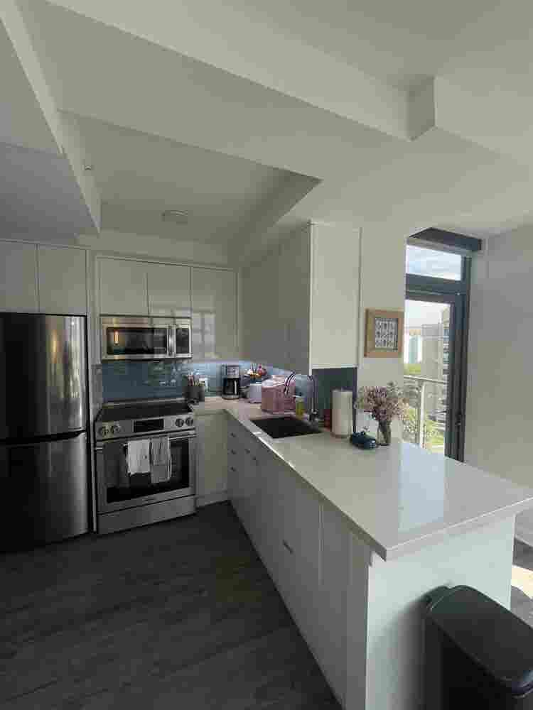 Fully furnished, modern apartment