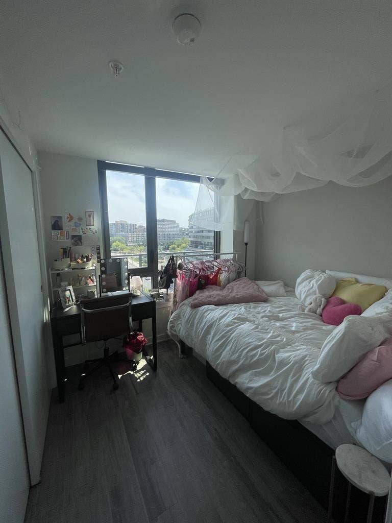 Fully furnished, modern apartment