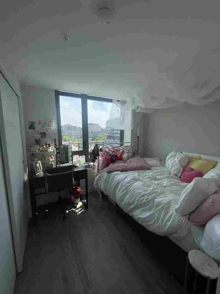 Fully furnished, modern apartment