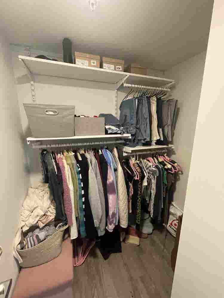 Fully furnished, modern apartment