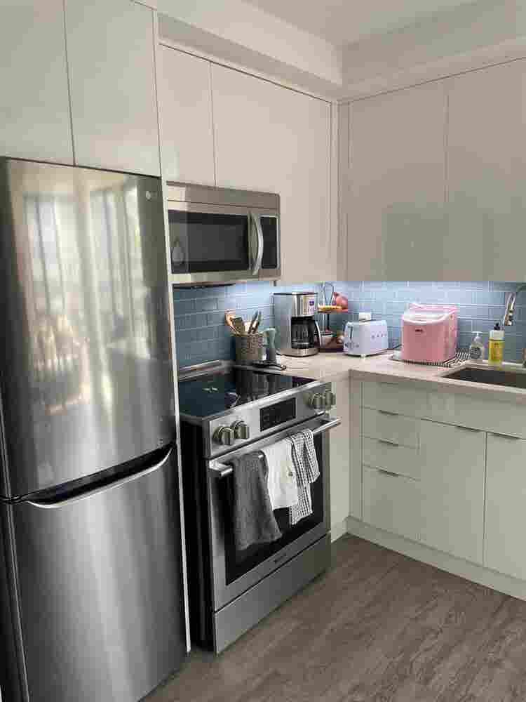 Fully furnished, modern apartment