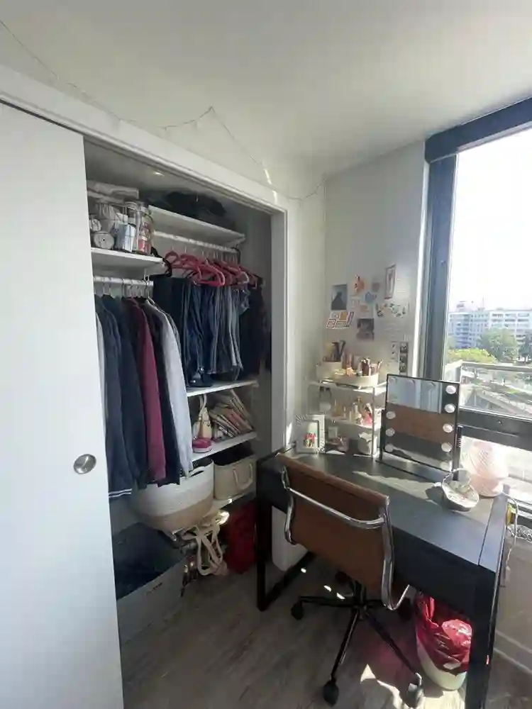 Fully furnished, modern apartment