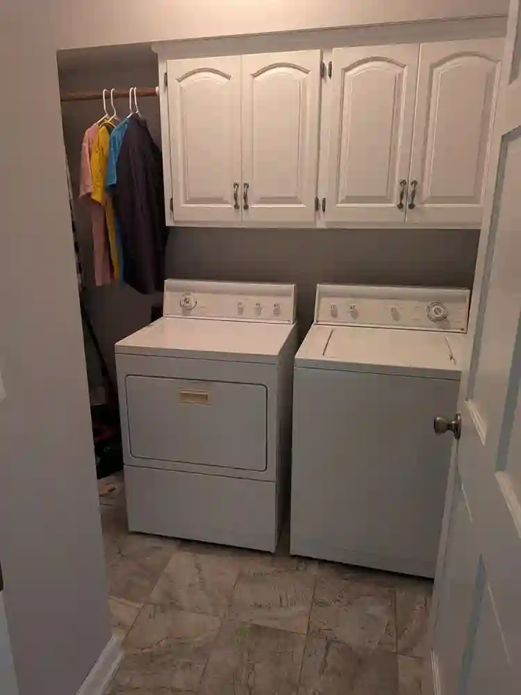 Looking for a roommate. Olathe KS