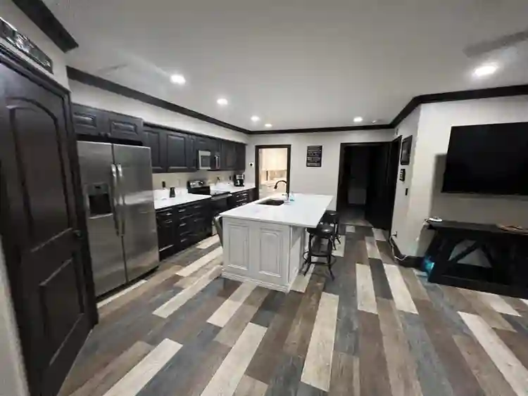 furnished apt w/utilities & garage