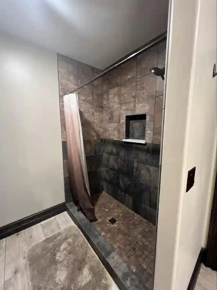 furnished apt w/utilities & garage