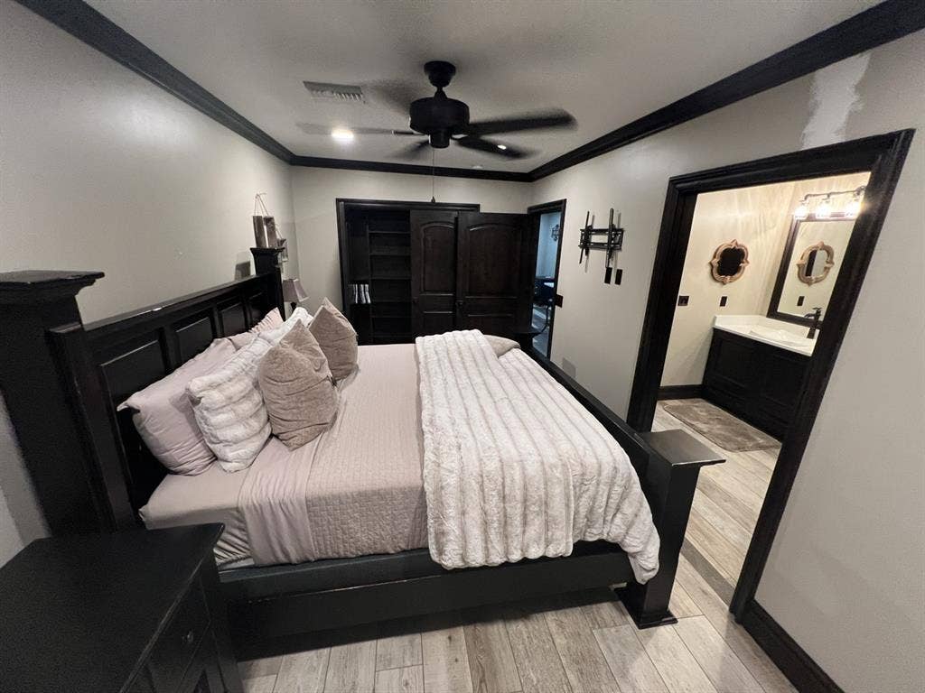 furnished apt w/utilities & garage