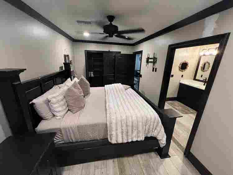 furnished apt w/utilities & garage