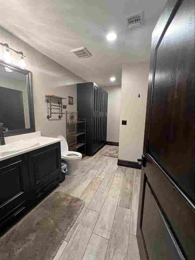 furnished apt w/utilities & garage