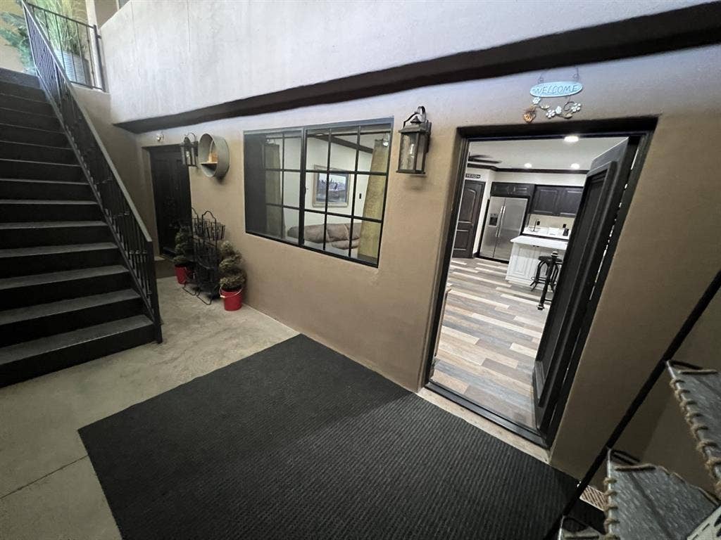 furnished apt w/utilities & garage