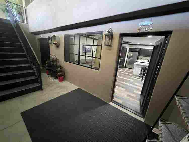 furnished apt w/utilities & garage