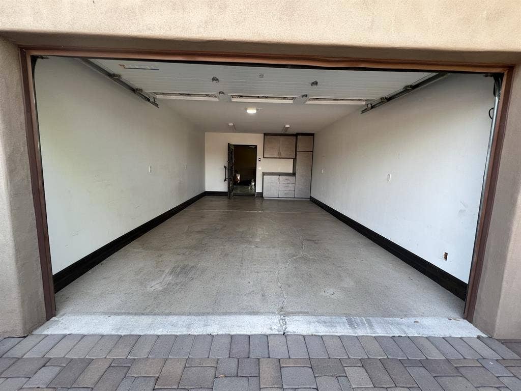 furnished apt w/utilities & garage