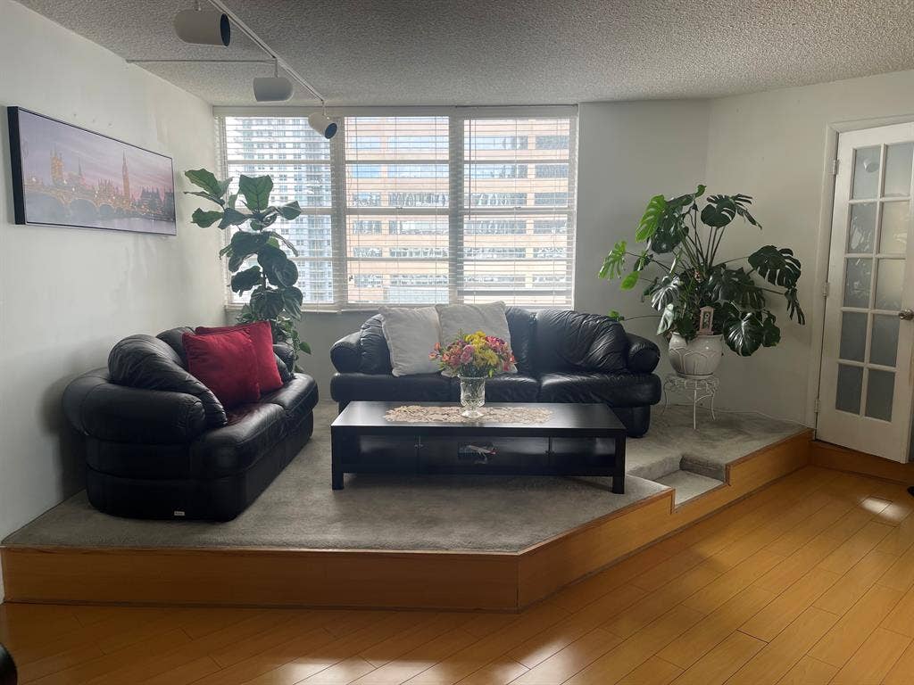 ROOM FOR RENT WITH PRIVATE BATHROOM