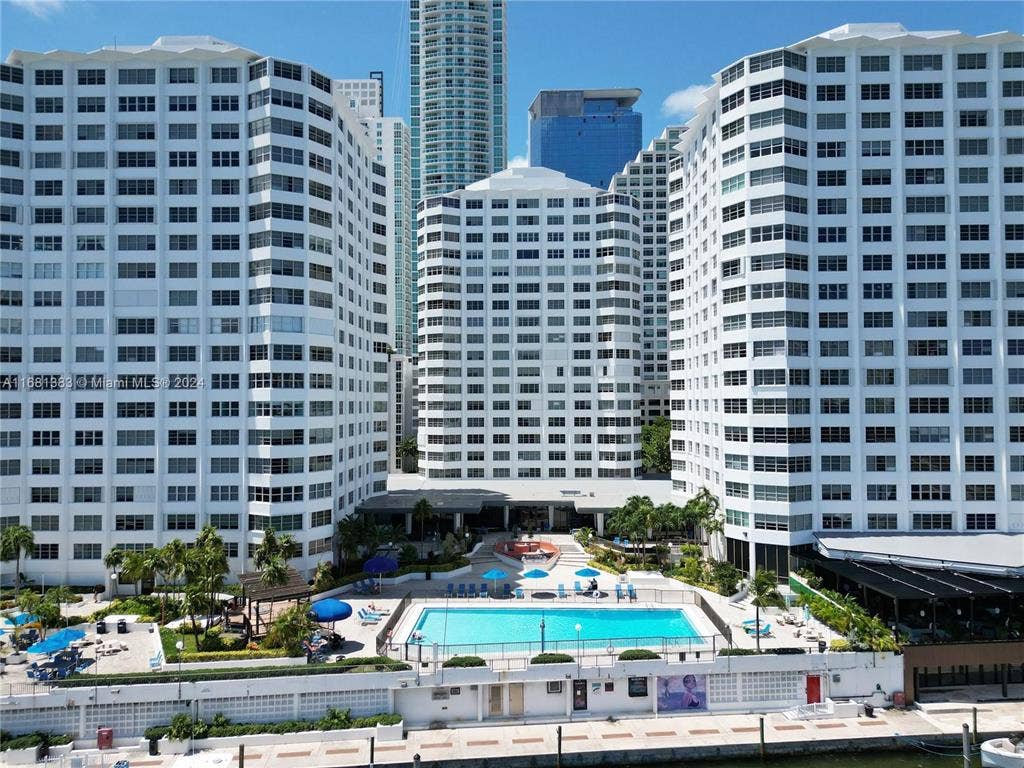 ROOM FOR RENT WITH PRIVATE BATHROOM