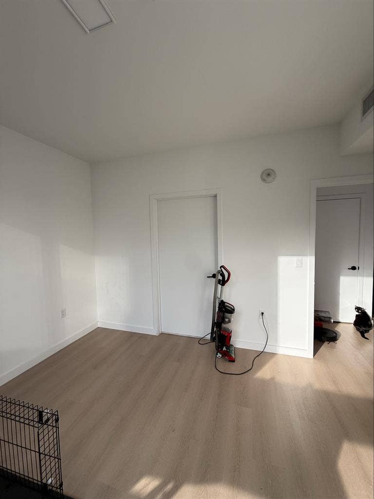 Room for rent with parking