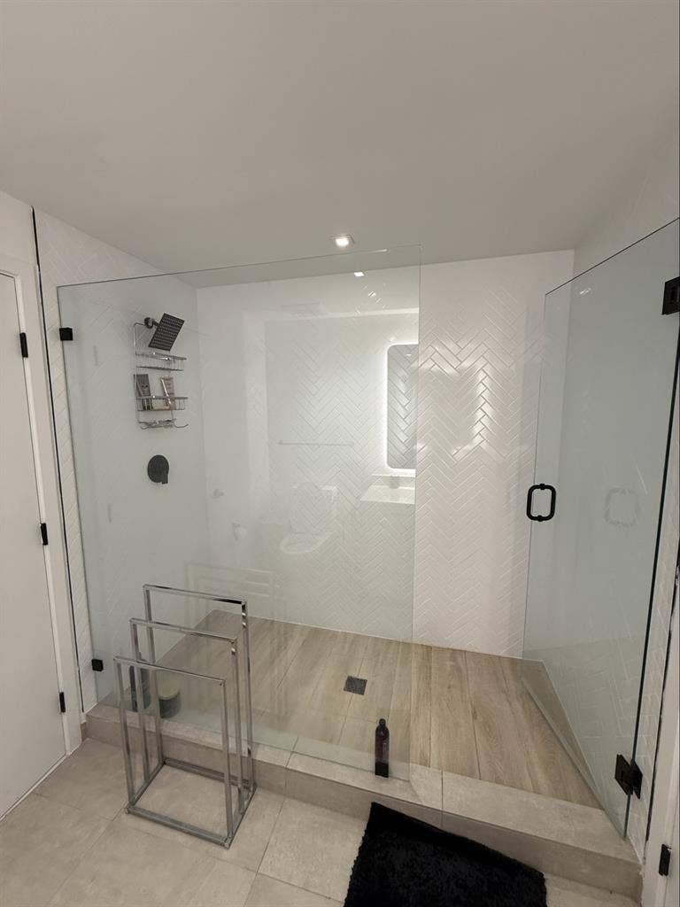 Room for rent with parking