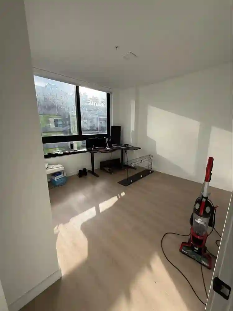 Room for rent with parking