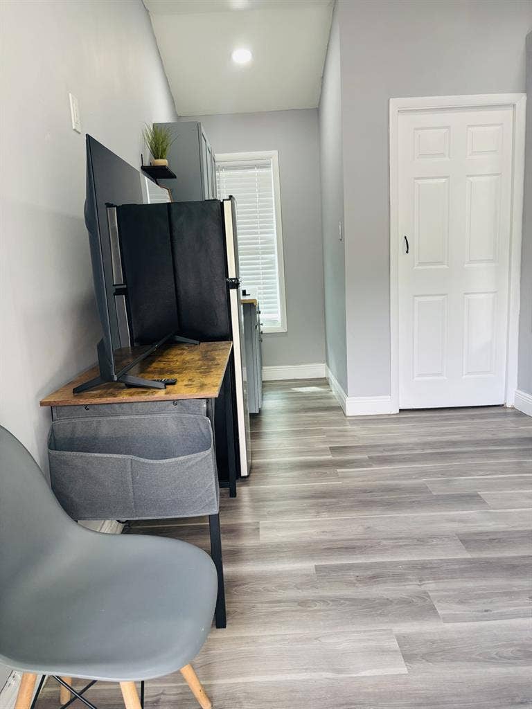 Private efficiency room for rent