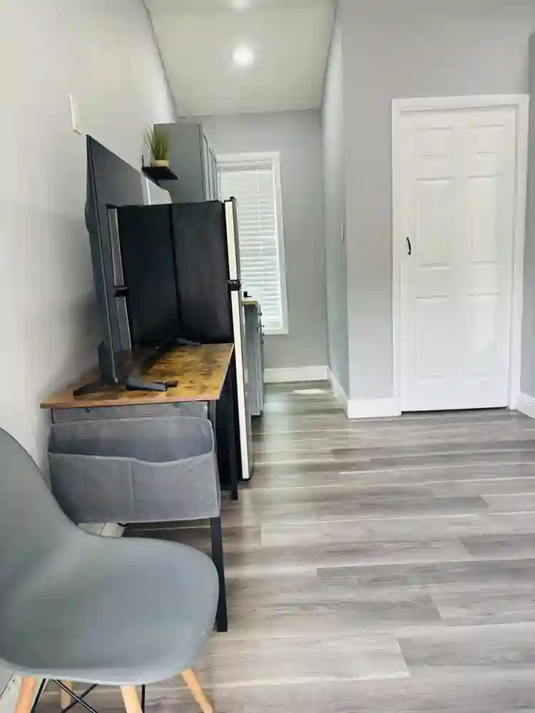 Private efficiency room for rent