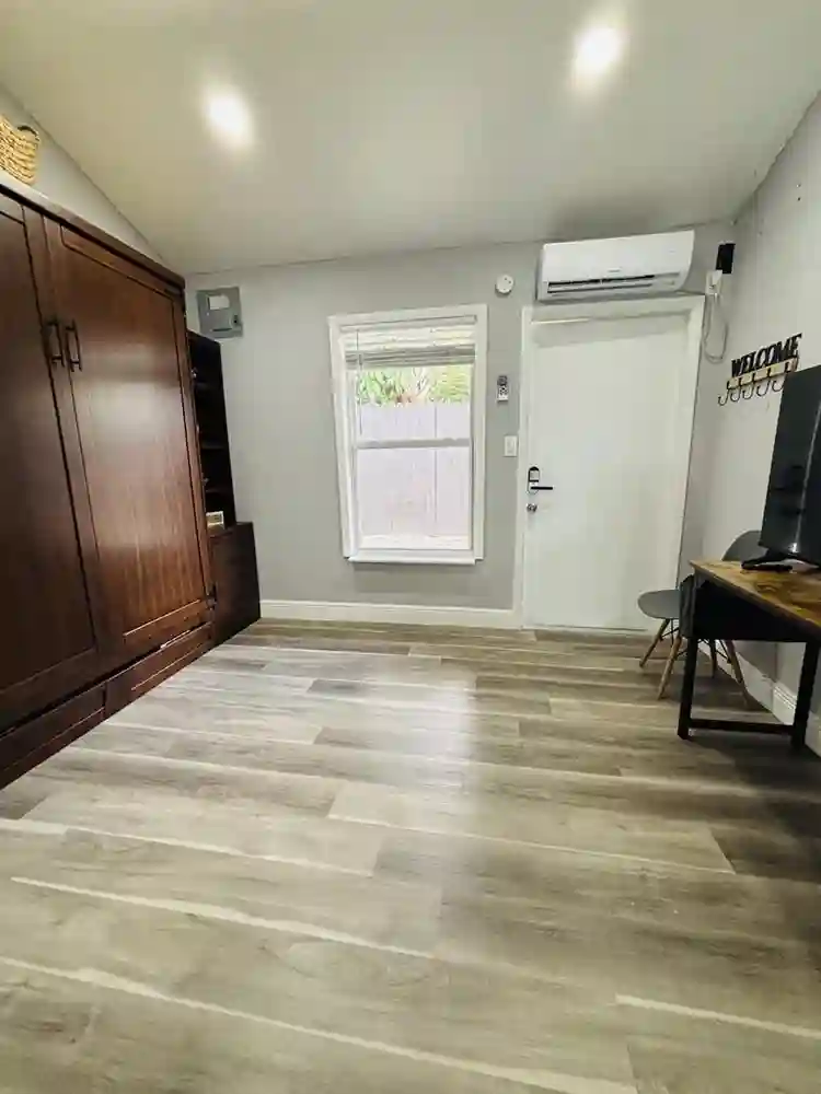 Private efficiency room for rent