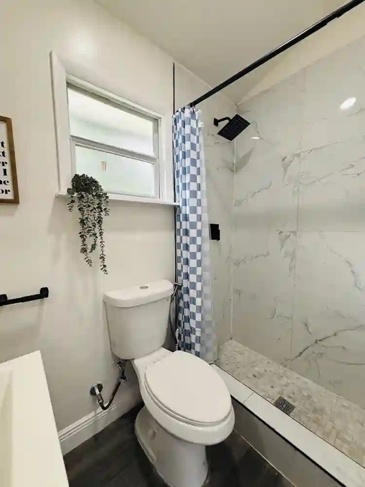 Private efficiency room for rent