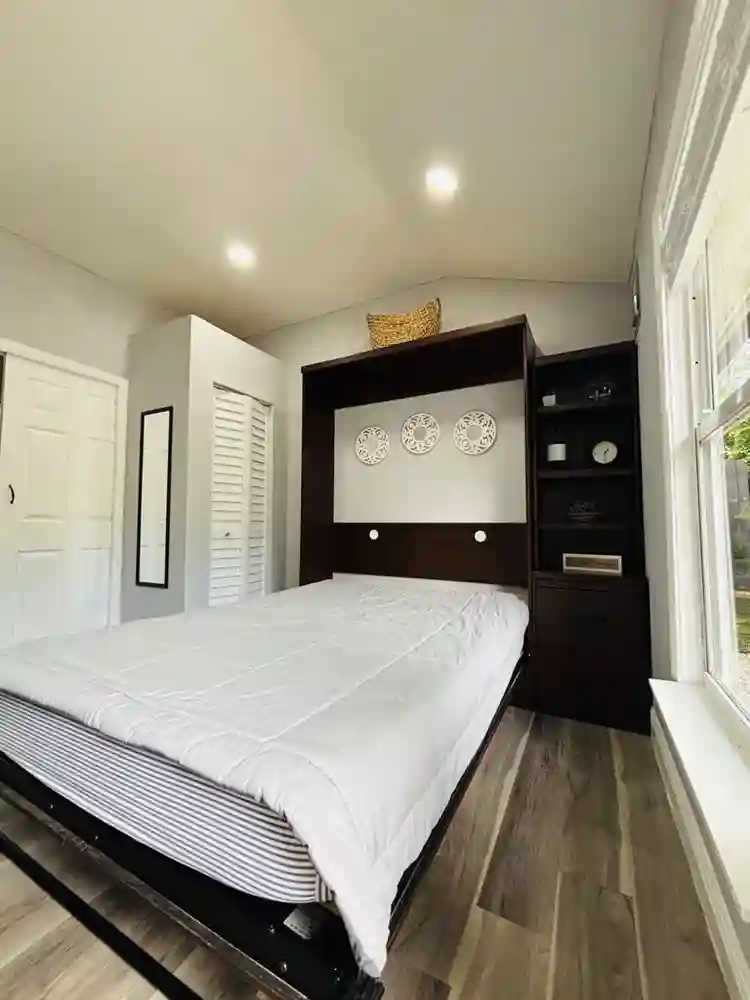 Private efficiency room for rent