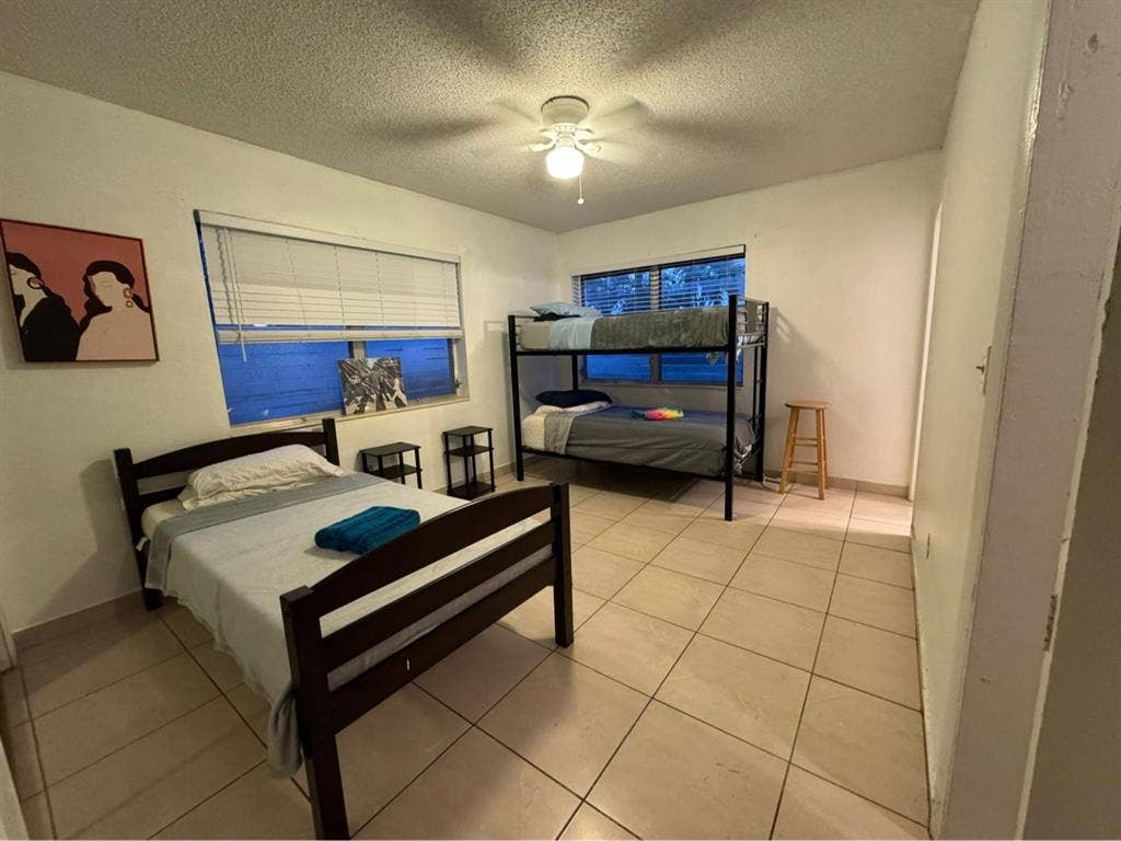 Shared Rooms in South Beach