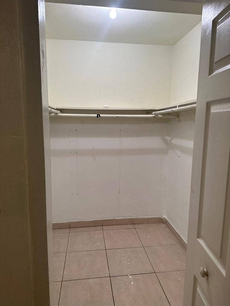 Shared Rooms in South Beach