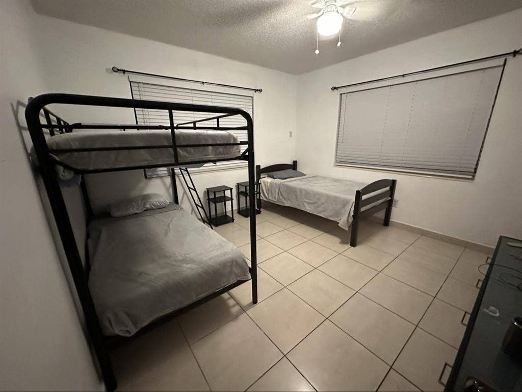 Shared Rooms in South Beach