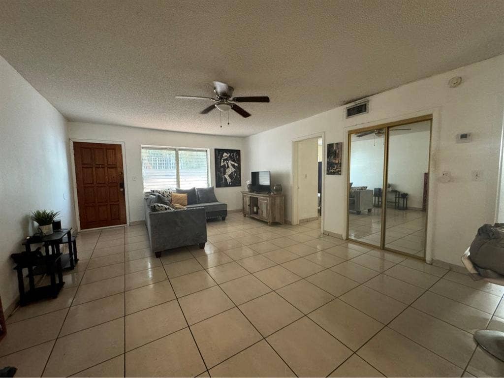 Shared Rooms in South Beach