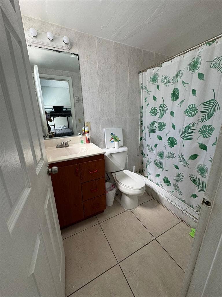 Shared Rooms in South Beach