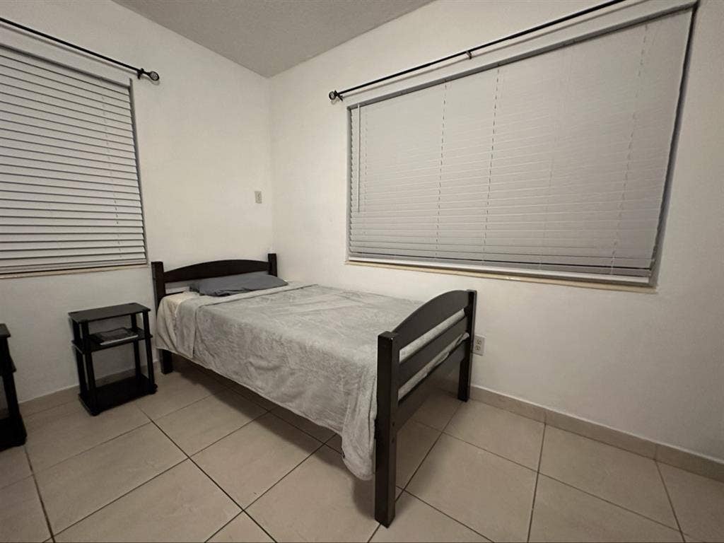 Shared Rooms in South Beach