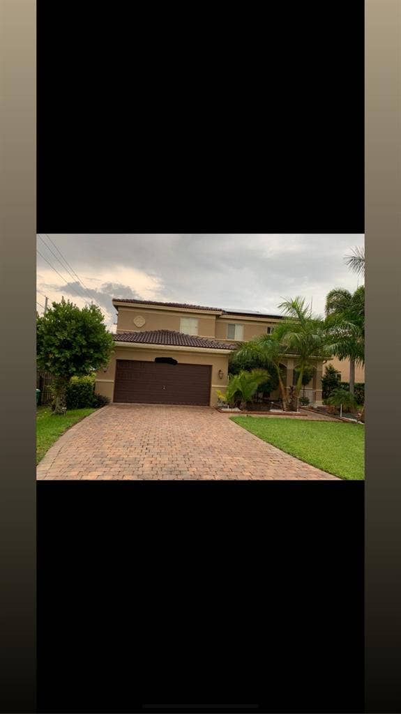 Large Studio in gated community.