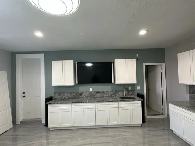 Large Studio in gated community.