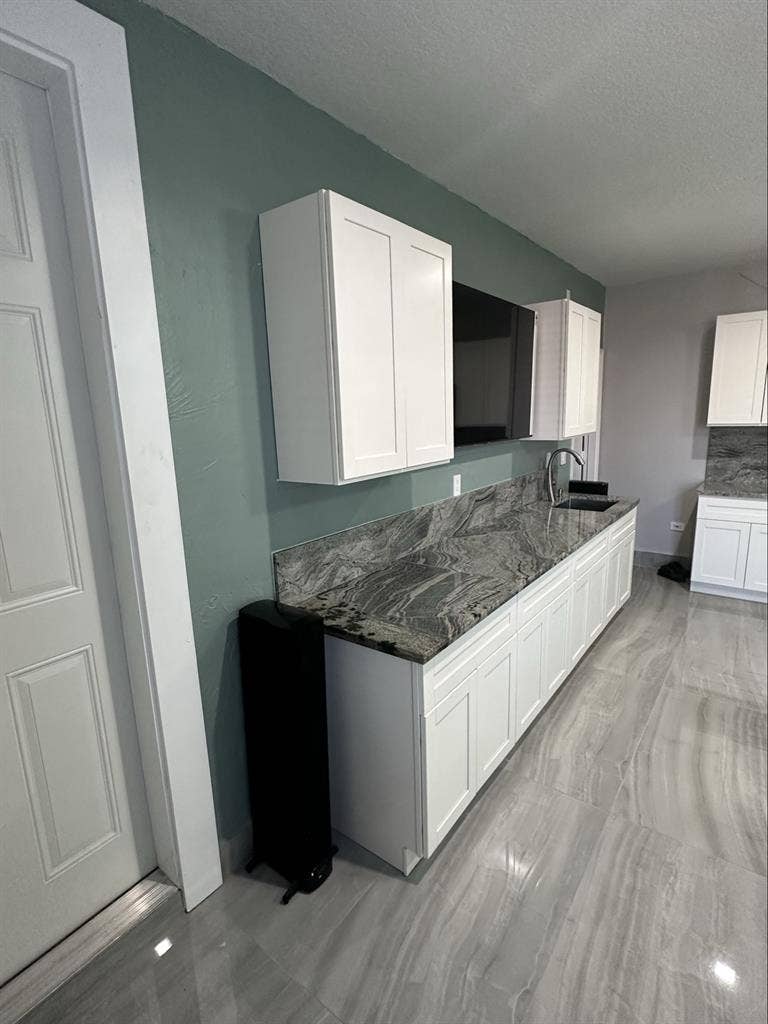 Large Studio in gated community.