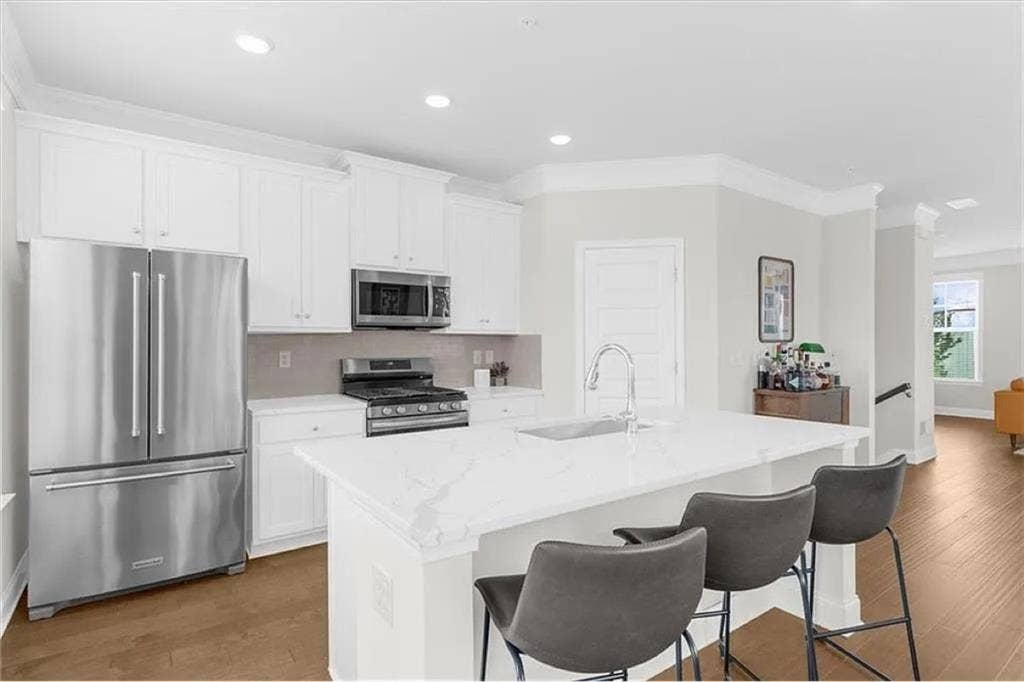 Looking for 2 female roommates!