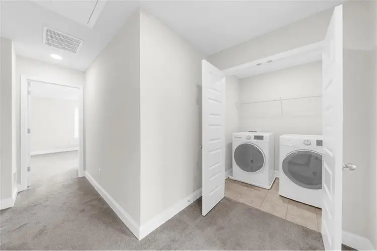 Looking for 2 female roommates!