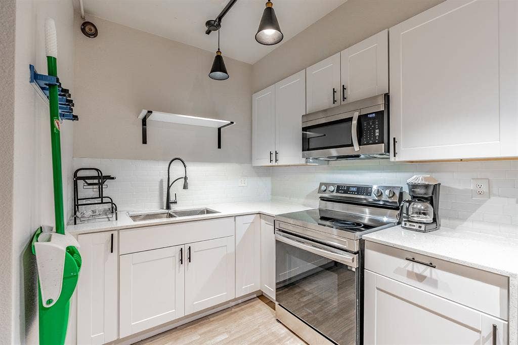 Helen apt (shared bathrooms only)