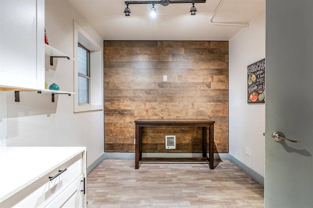 Helen apt (shared bathrooms only)