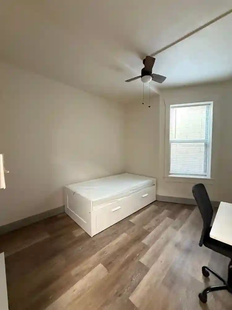 Helen apt (shared bathrooms only)