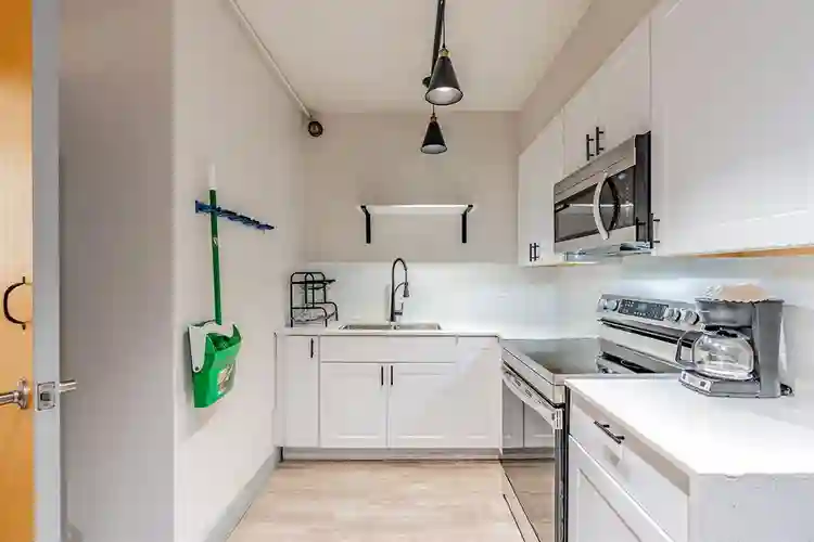 Helen apt (shared bathrooms only)