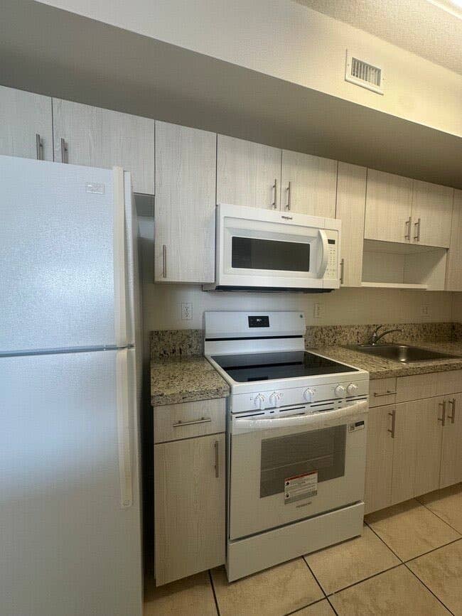 Furnished Apartment Sublease