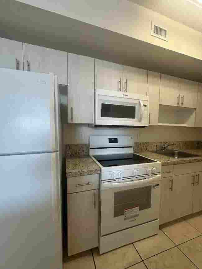 Furnished Apartment Sublease