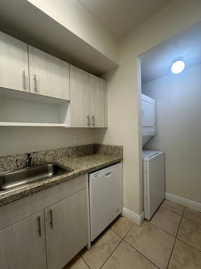 Furnished Apartment Sublease