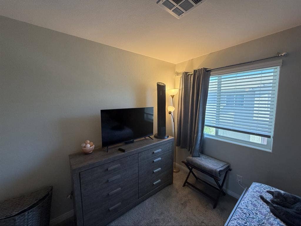 Large Room in a Cozy Townhouse