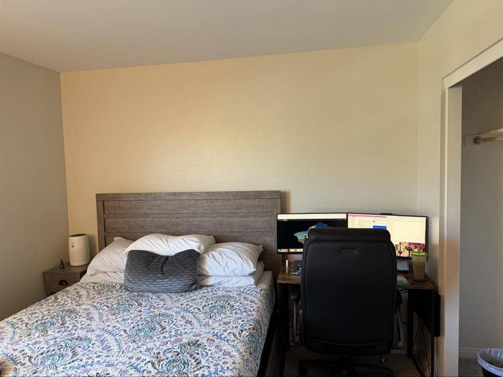 Large Room in a Cozy Townhouse