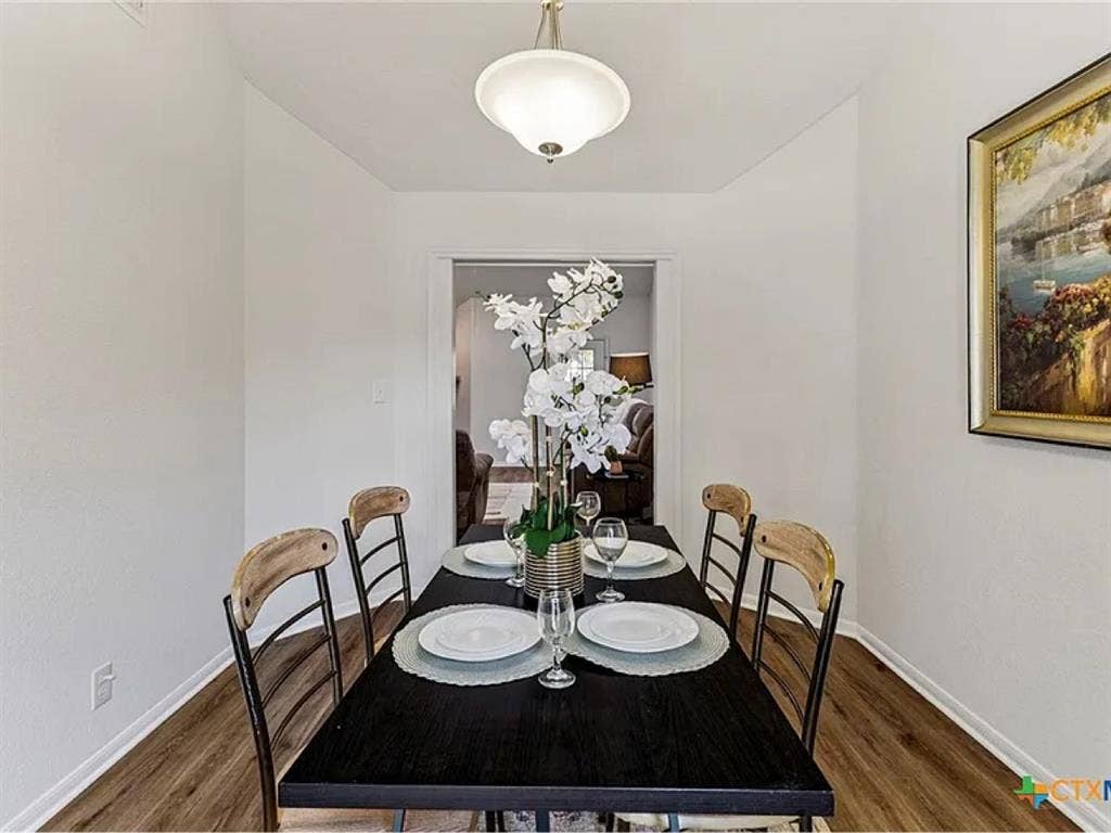 Looking for roommate(s)