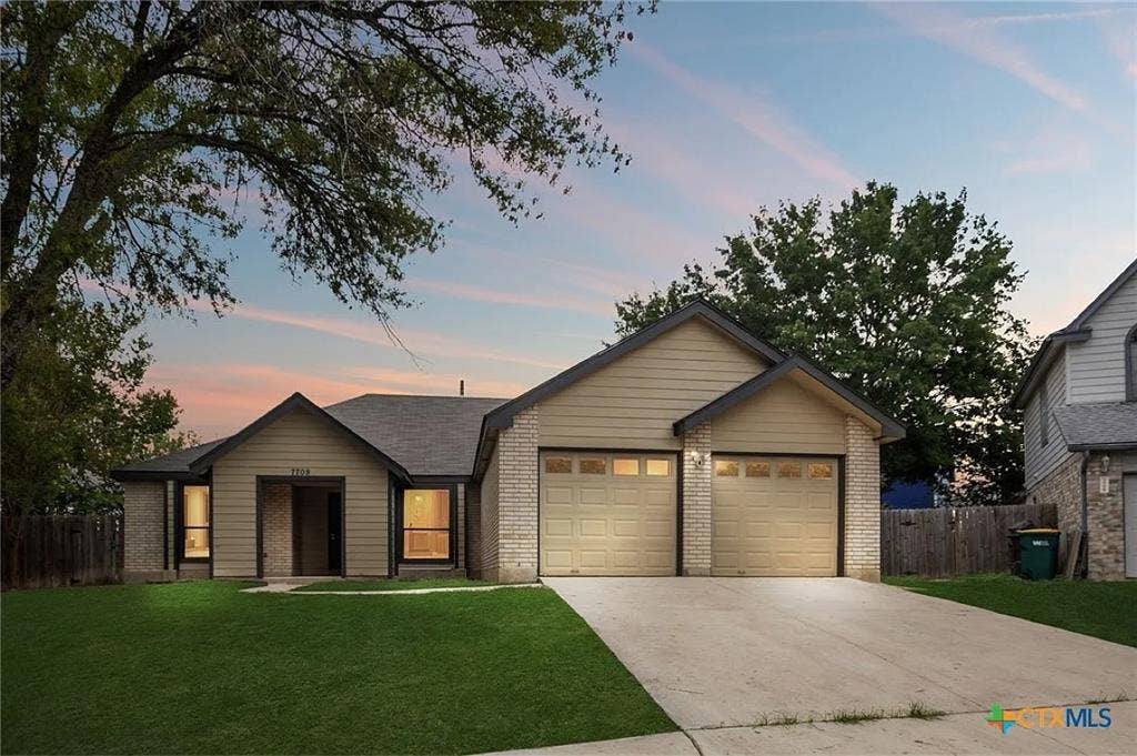 Looking for roommate(s)