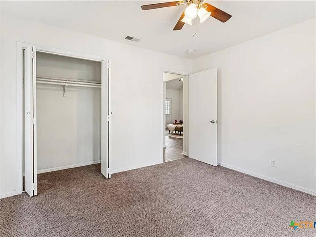 Looking for roommate(s)