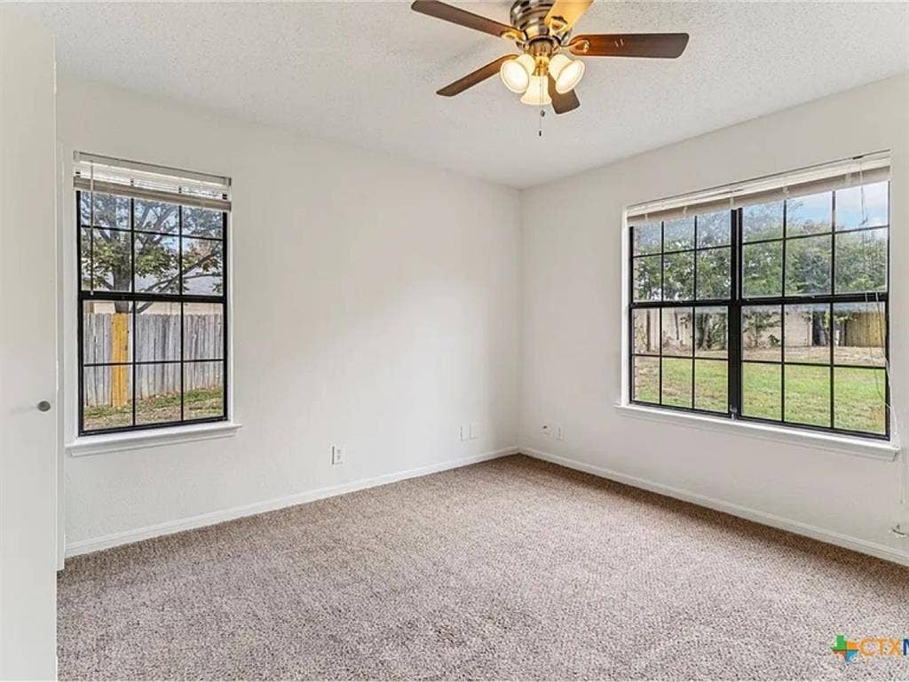 Looking for roommate(s)