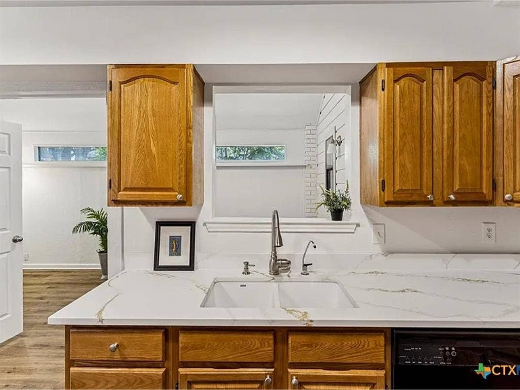 Looking for roommate(s)